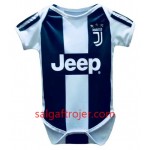 Juventus Fodboldtrøjer Mini Hjemmebanesæt 2018/19 Kort ærmer Juventus Fodboldtrøjer Mini Hjemmebanesæt 2018/19 Kort ærmer